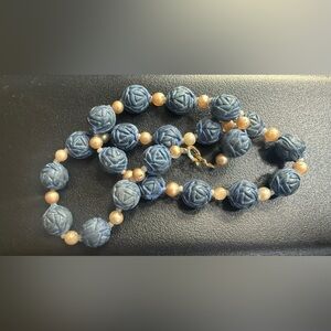 Vintage costume jewelry Elegant Blue Beaded Necklace‎